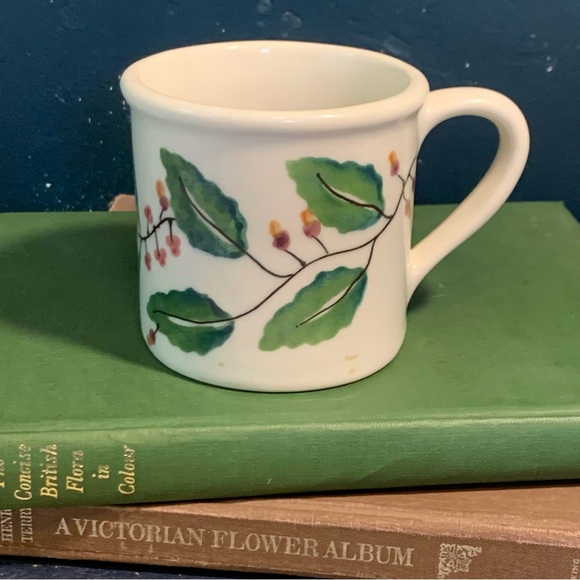 Heartstone Stoneware Hand Painted Mug Mistletoe Pattern Traditional Size Coffee - Picture 9 of 10